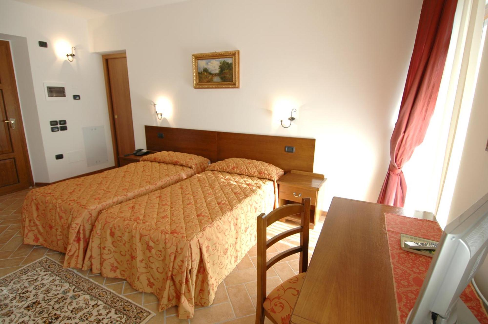 Colleverde Country House & Spa Урбино Екстериор снимка