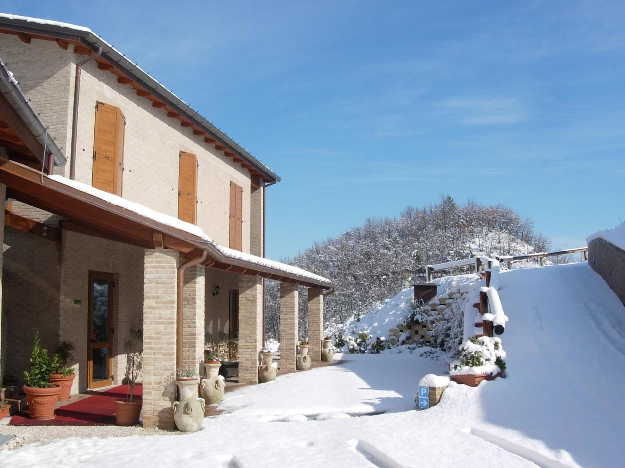 Colleverde Country House & Spa Урбино Екстериор снимка