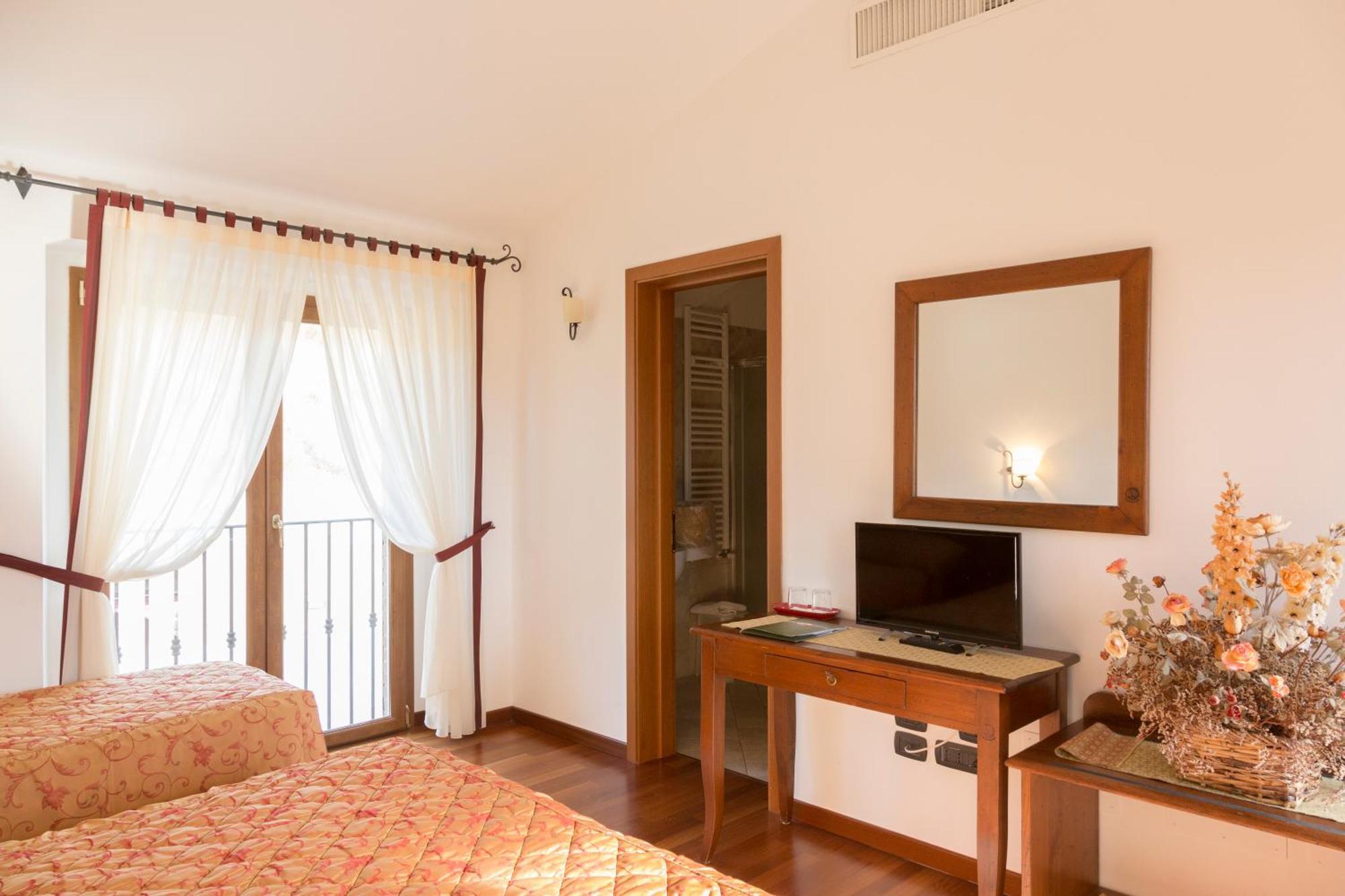 Colleverde Country House & Spa Урбино Екстериор снимка
