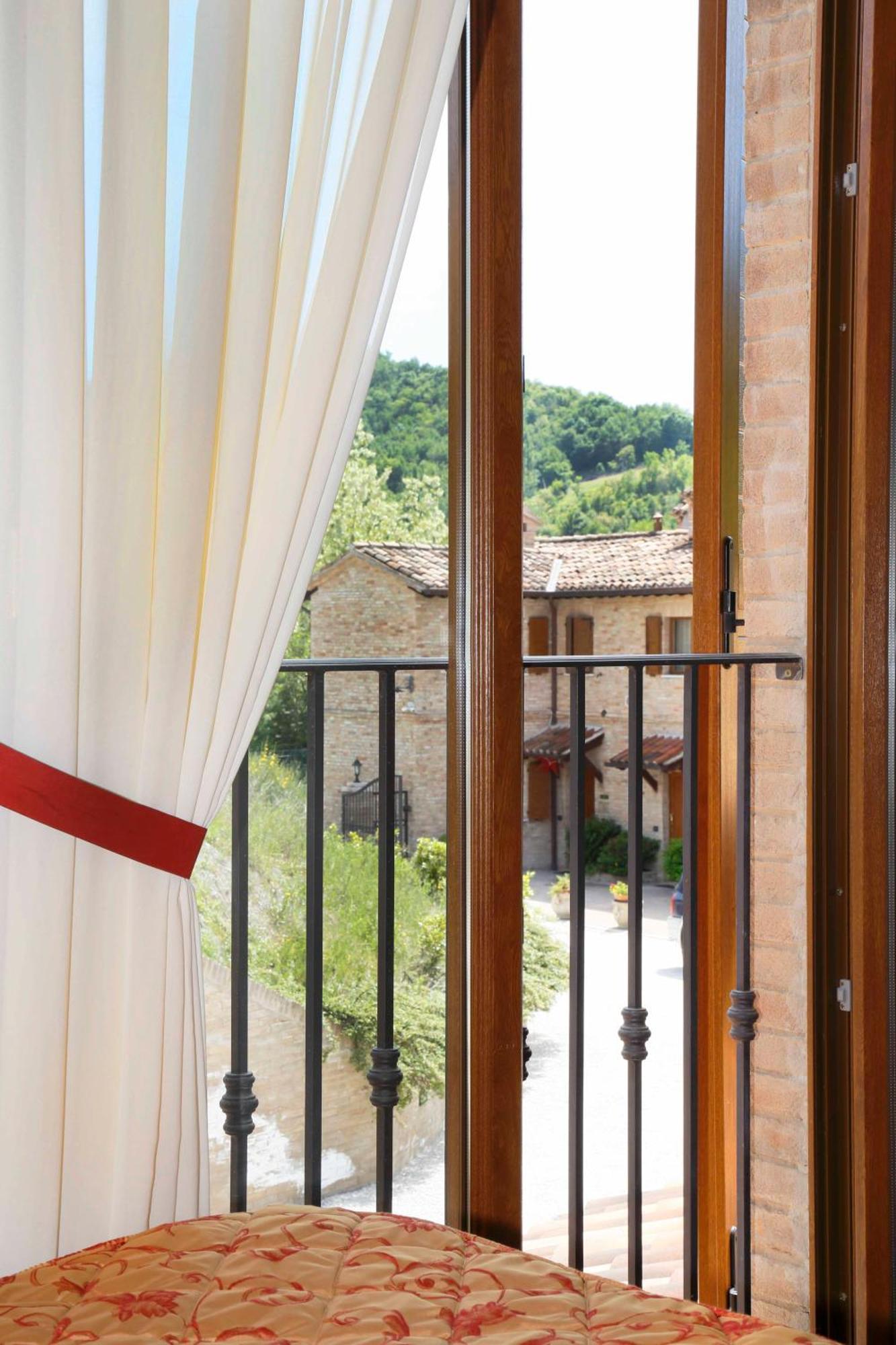 Colleverde Country House & Spa Урбино Екстериор снимка